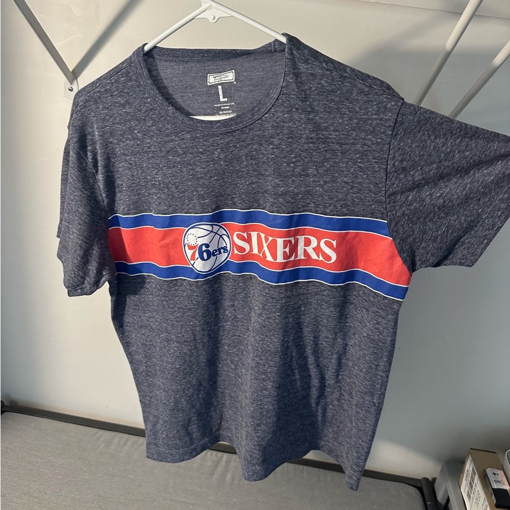 Philadelphia 76ers Tailgate Large T-Shirt.